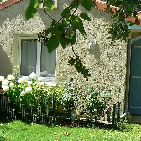 Champniers, 2 Pieces, 2 Personnes - Fr-1-653-52 Champniers (Charente)