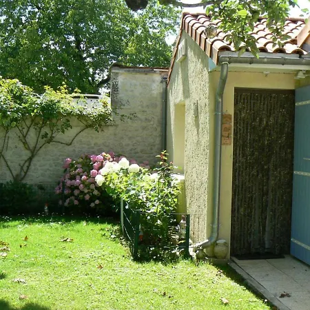 Champniers, 2 Pieces, 2 Personnes - Fr-1-653-52 * Champniers (Charente)
